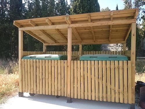 Cubrecontenedor rustico de madera para exterior