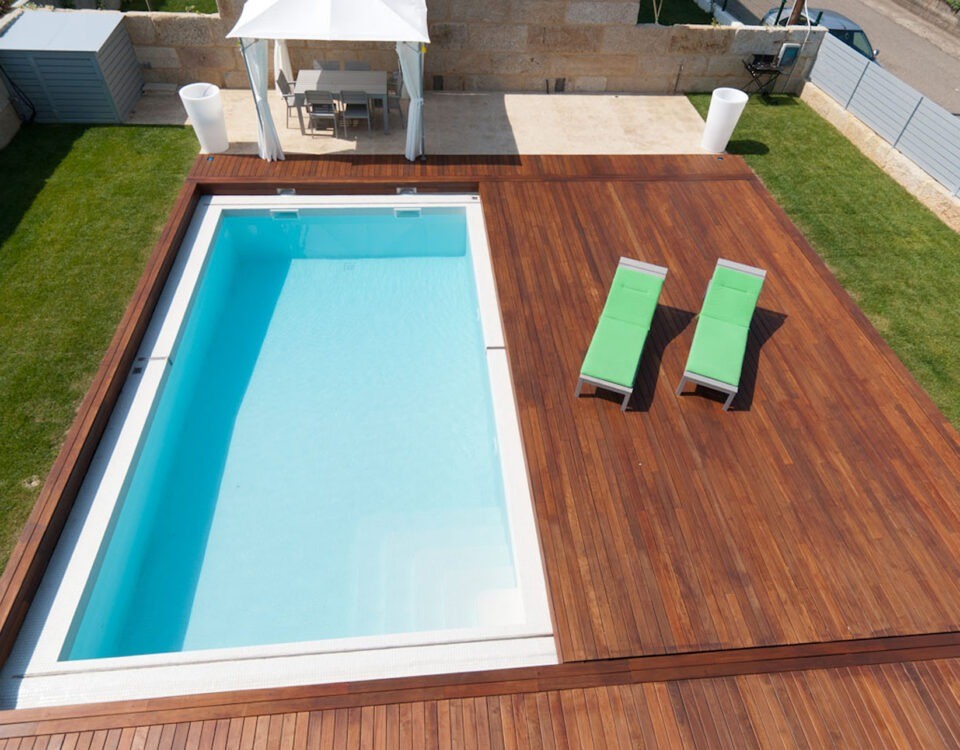 cubrir una piscina con madera