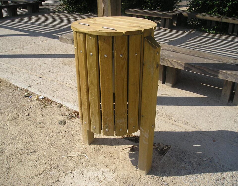 Papelera de madera