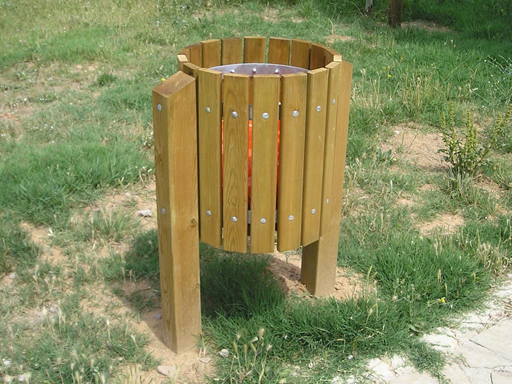 Papelera de madera