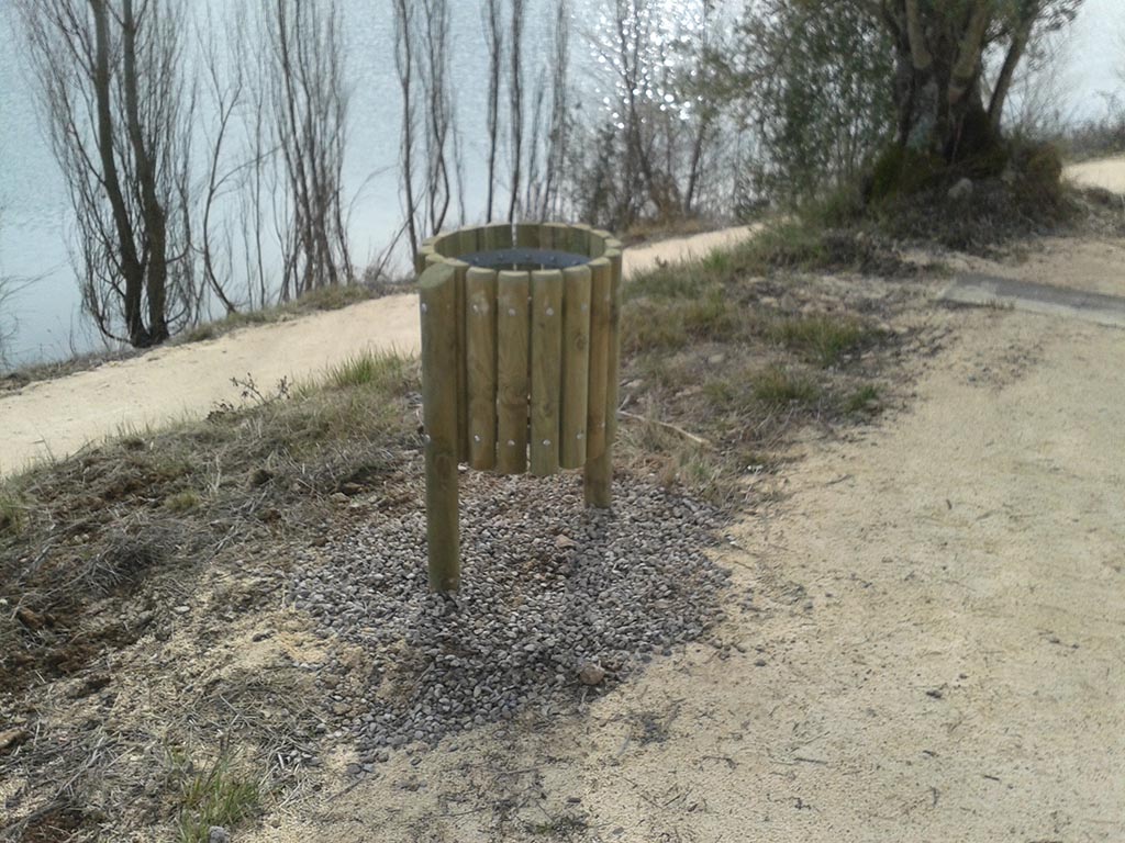 Papelera de madera