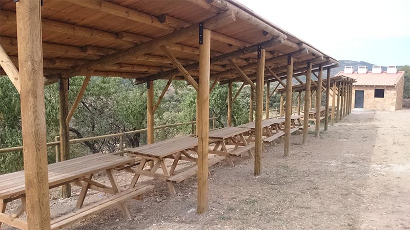 Cenadores de madera rústicos