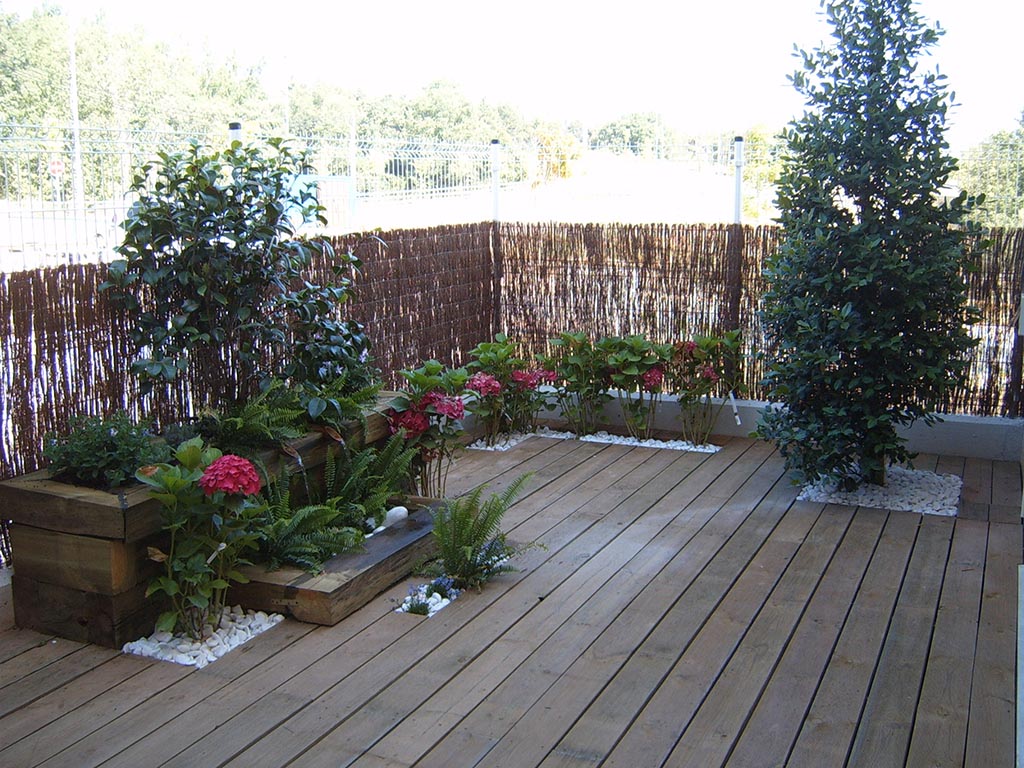 Madera en el jardín
