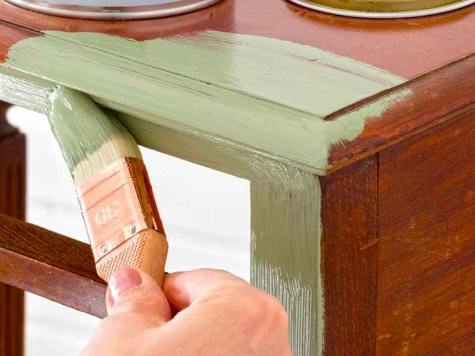 Cómo pintar muebles de madera
