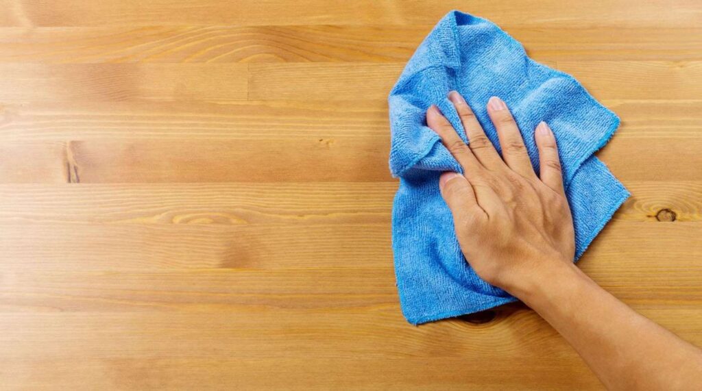 Limpiador casero para muebles de madera