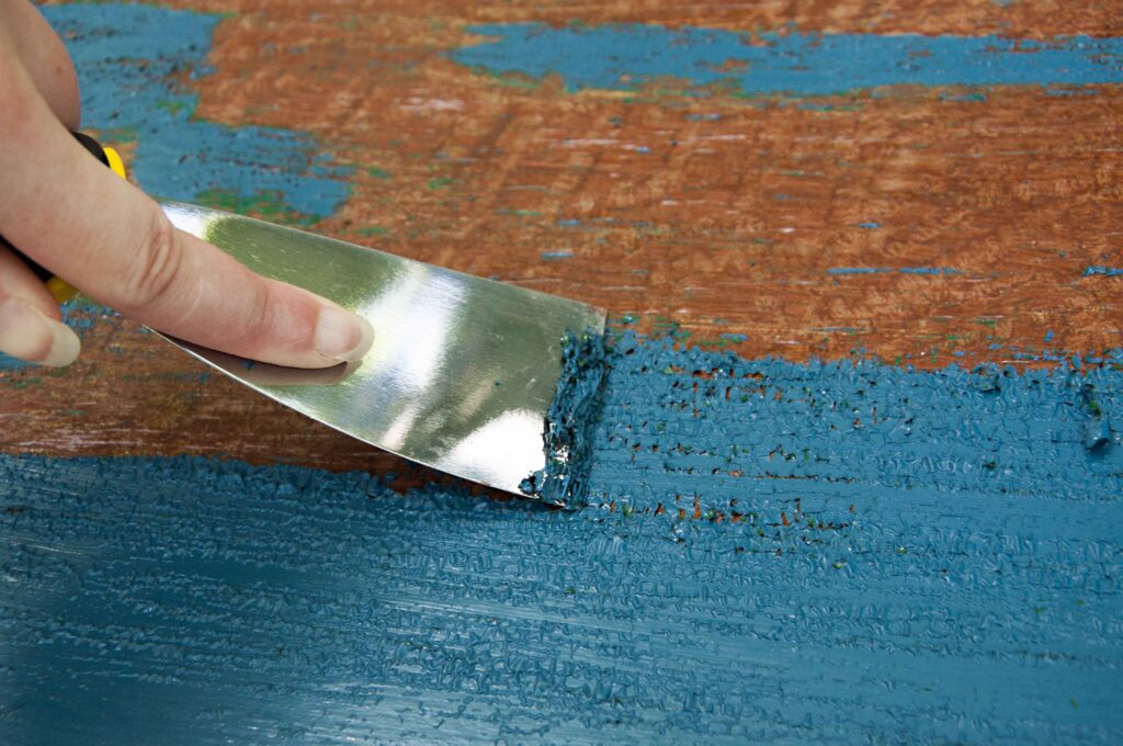 Cómo quitar la pintura de un mueble de madera