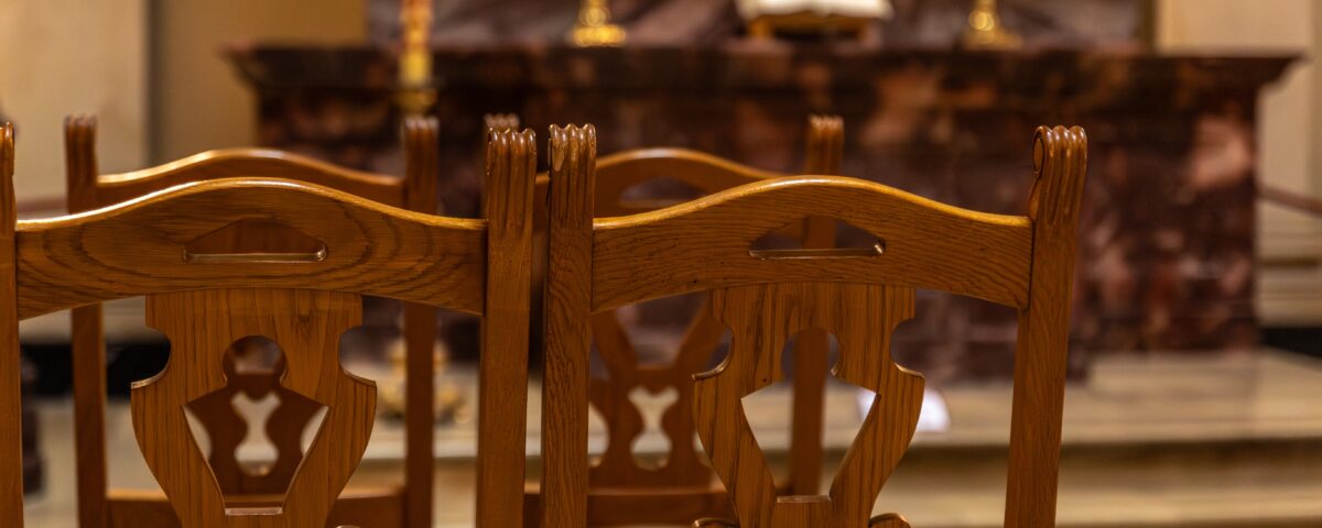 Sillas rústicas de madera