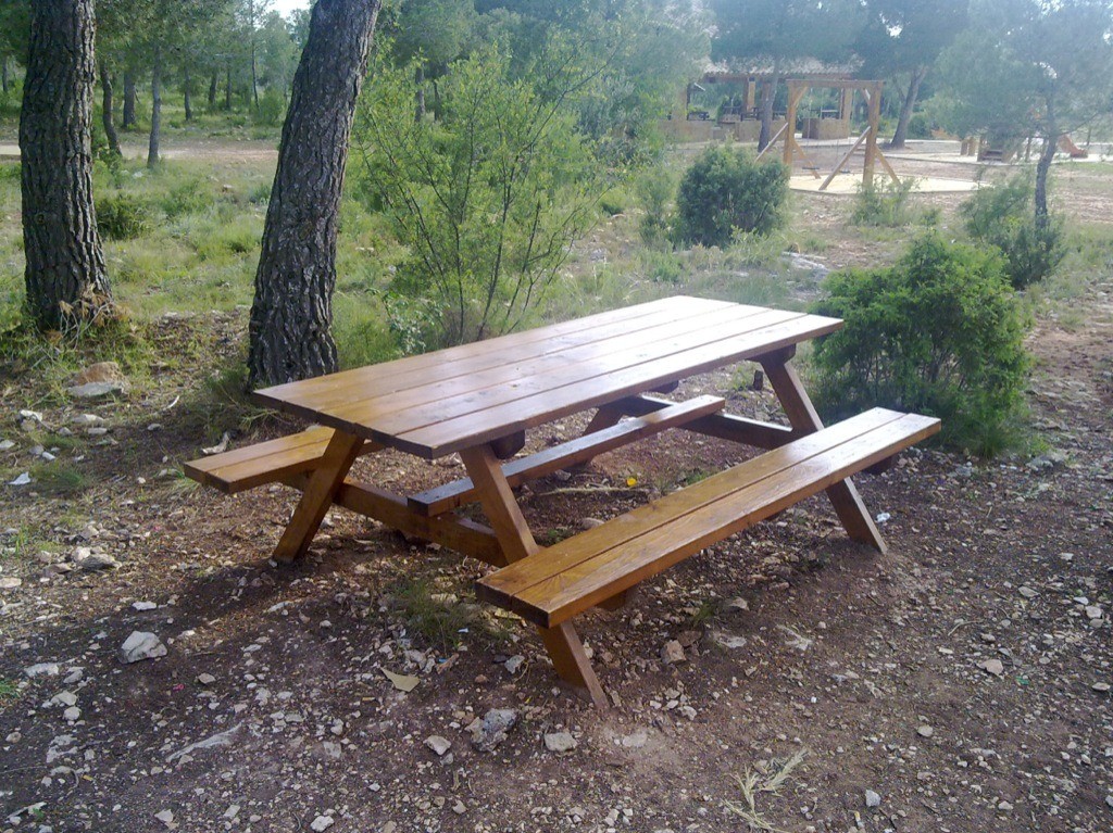 Mesa de picnic en madera