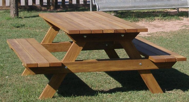 Mesa de picnic en madera