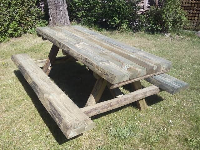 Mesa de picnic en madera